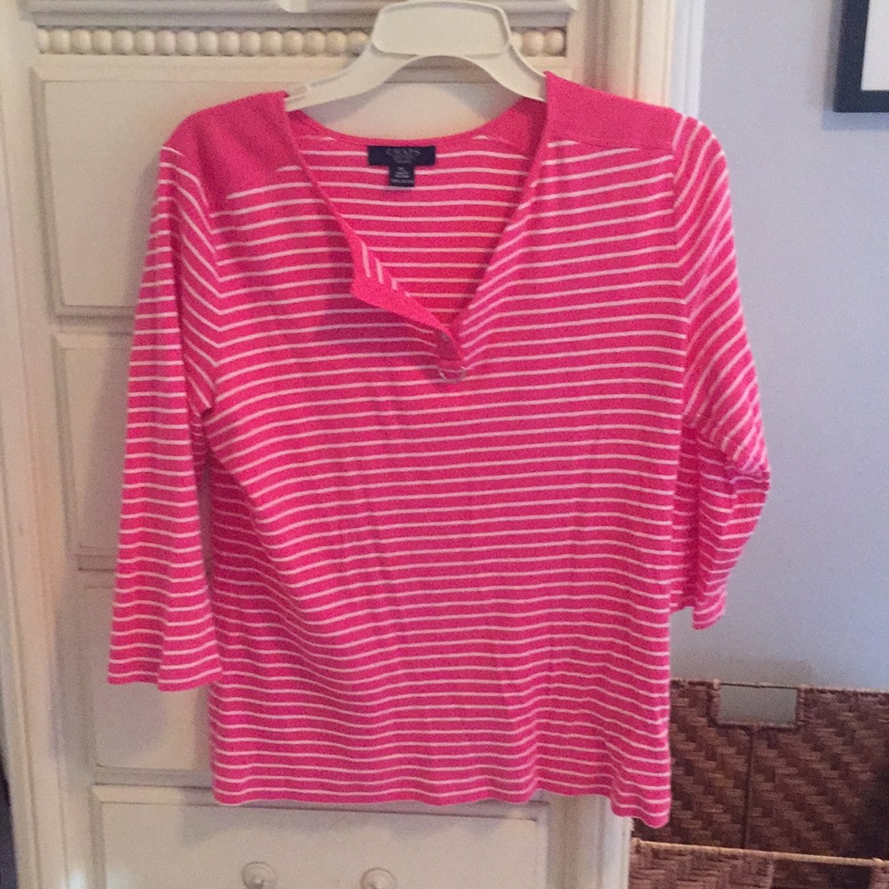 Quarter length sleeves striped shirt